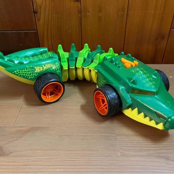 Hot Wheels Mutant Machine Commander Croc - Picture 1 of 5